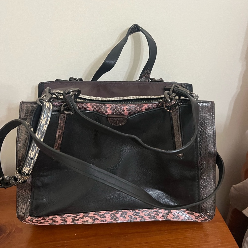 Beautiful like new coach bag